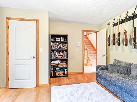 5th image of 155 Woodland Way
