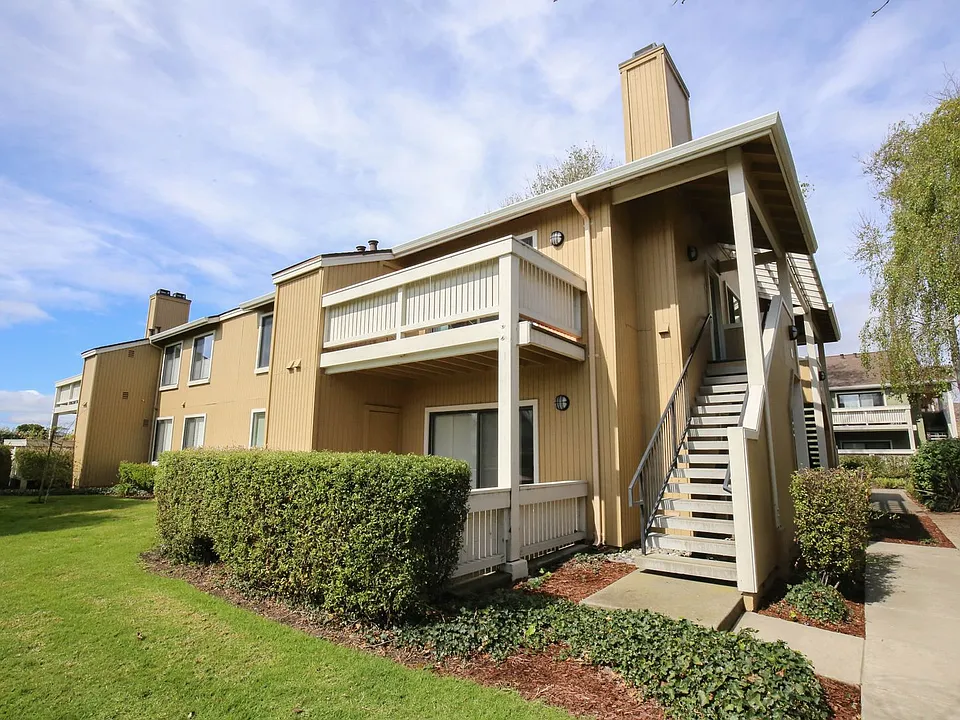 155 Schooner Ct