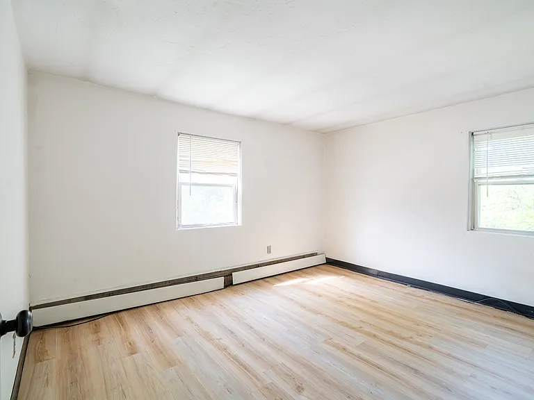 153 Commercial St #5 — Photo 4