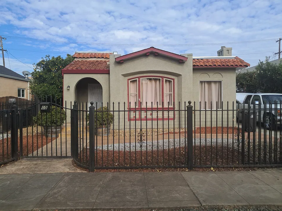 5 W Adams St