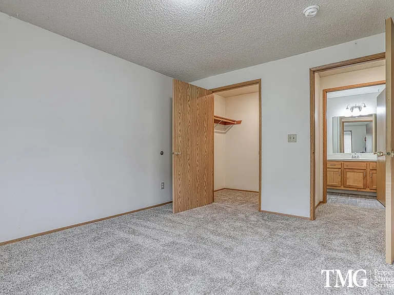 Royal Green Apartments — Photo 34