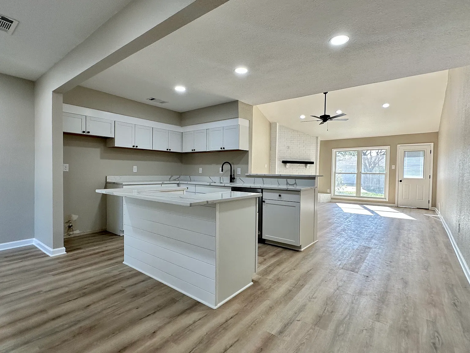 3 bed, 1647 sqft, $2,400 — Photo 3