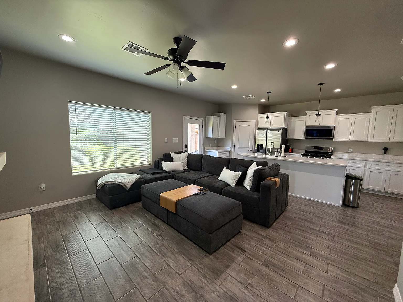 4 bed, 2015 sqft, $2,500 — Photo 4