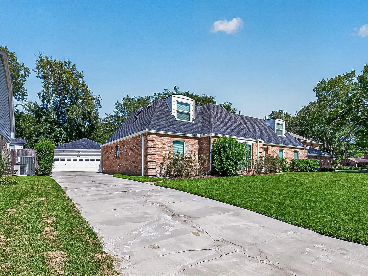 4 bed, 2.5 bath, 2823 sqft, $3,250 — Photo 2