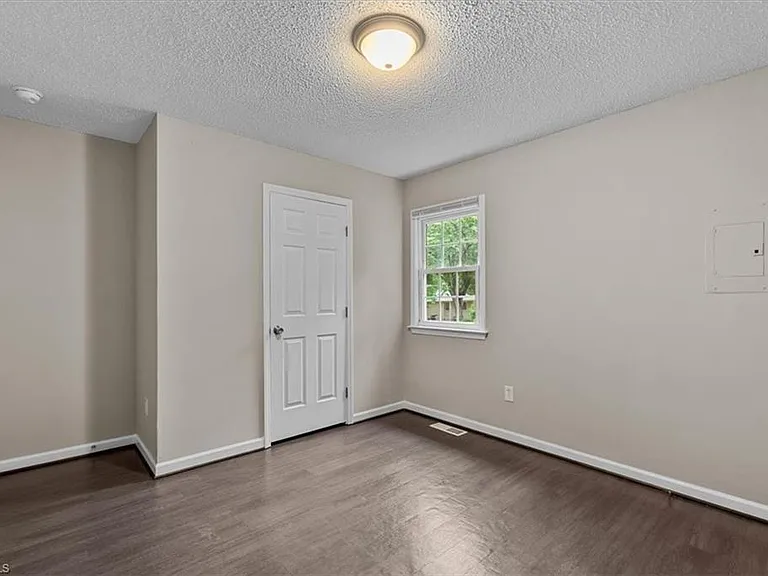 1307 Pearson St — Photo 31