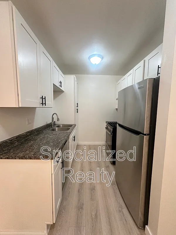 1 bed, 1.0 bath, $2,350 — Photo 1