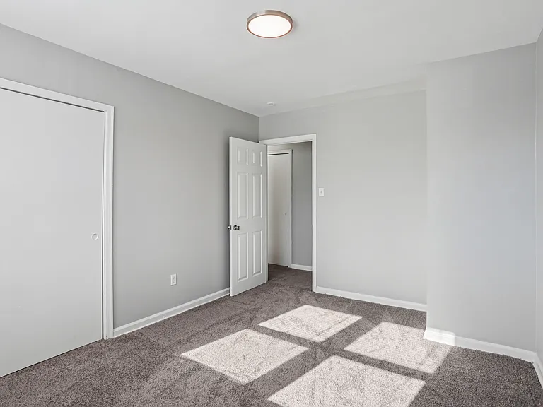 Barry Court Apartments — Photo 6