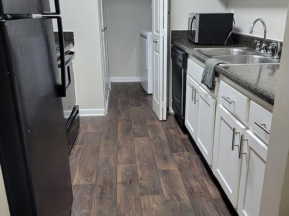 5th image of 800 Park Lake Ln #5