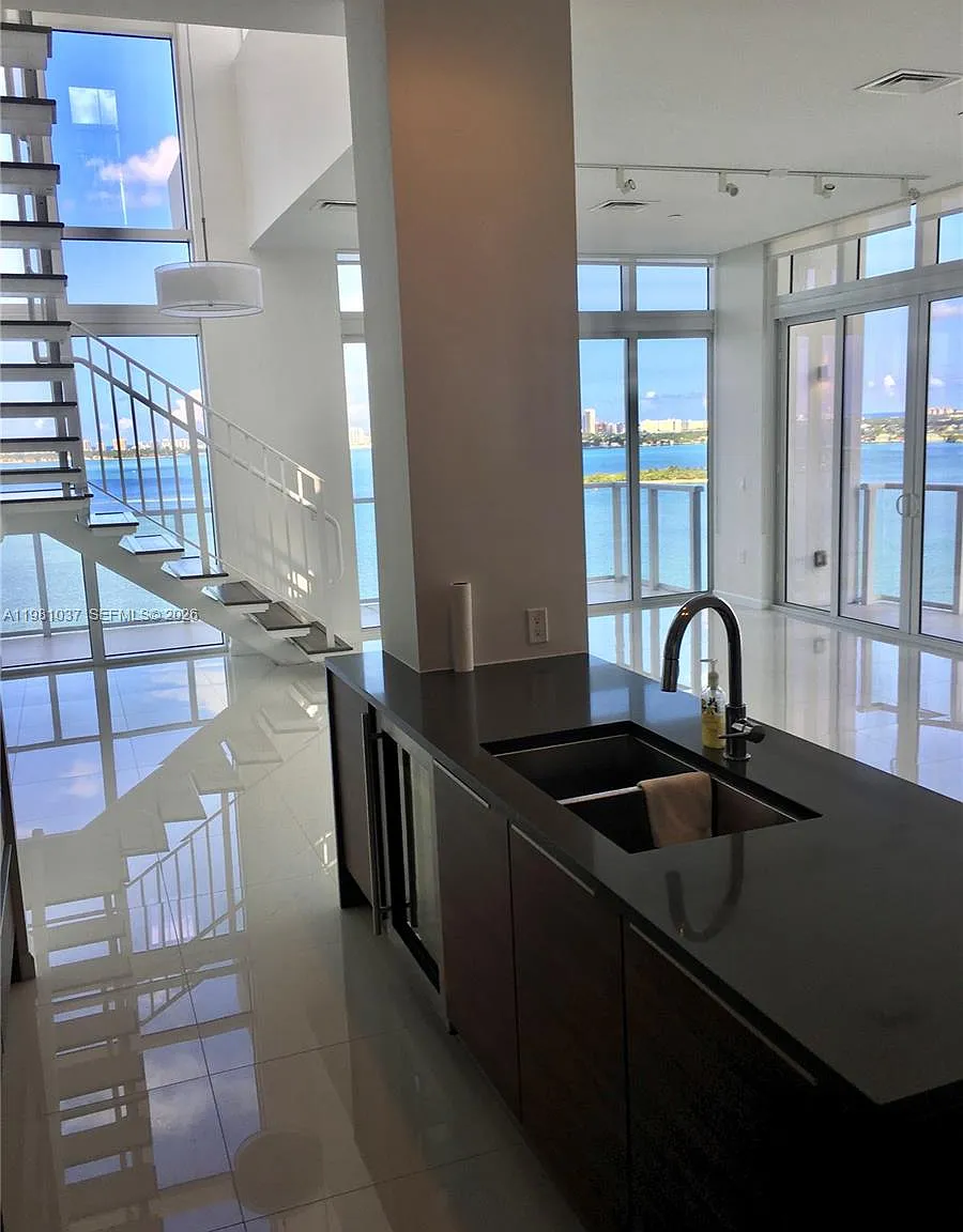 3 bed, 1445 sqft, $8,500 — Photo 3