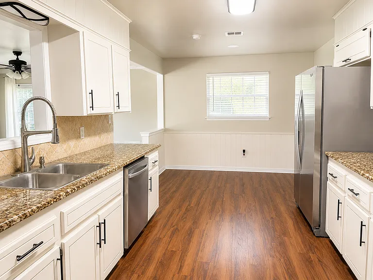 1207 W School St — Photo 6