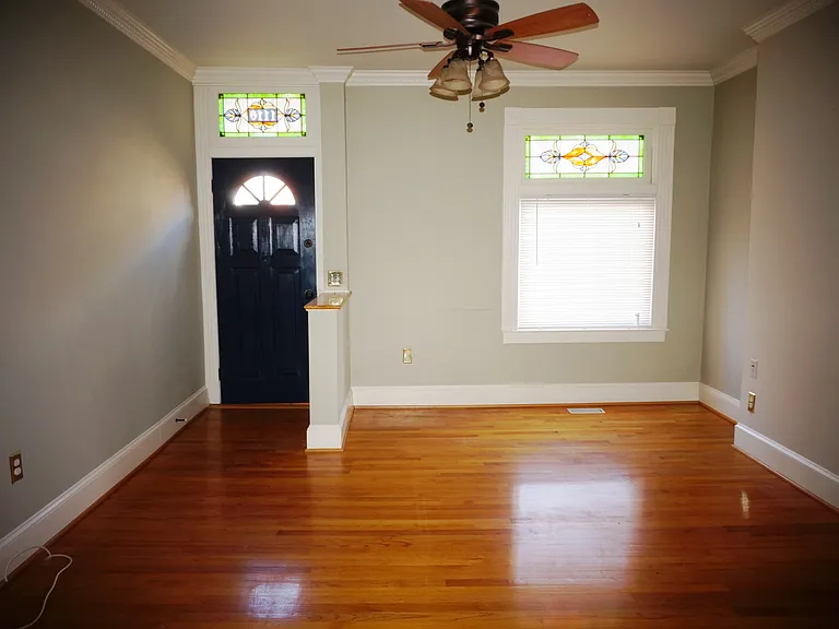 1110 S Bouldin St — Photo 2