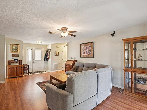 3rd image of 6633 Hone St