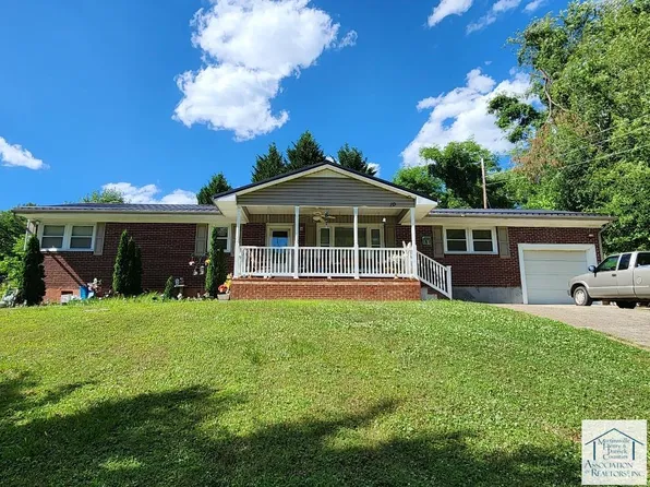 10 Acorn St, Fieldale, VA 24089