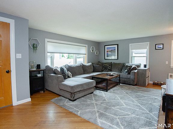 3rd image of 11 Winthrop St