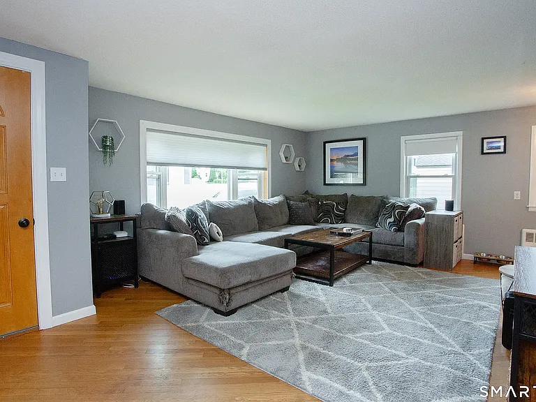 11 Winthrop St — Photo 3