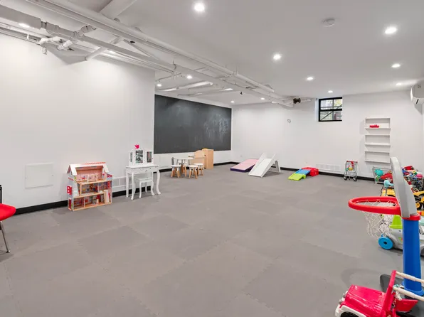 24-75 38th Street image 17 of 28