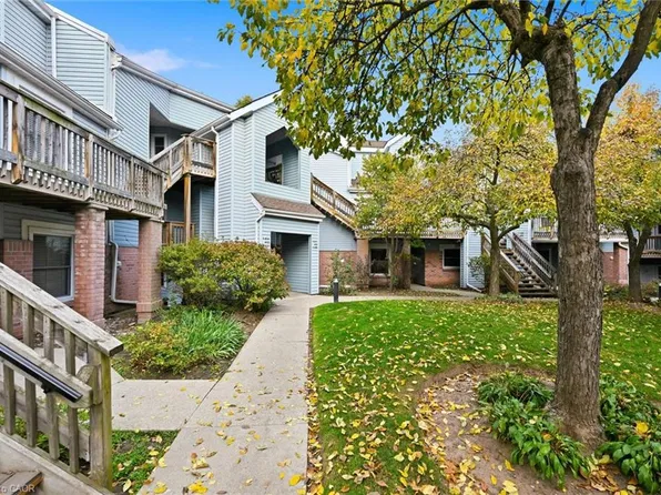 1210 Thorpe Rd #413, Burlington, ON L7S 2H1
