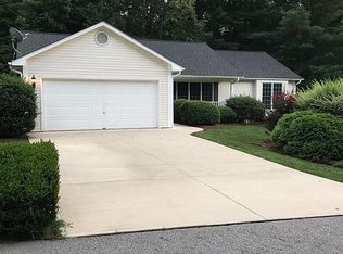 209 Windsor Forest Cir, Fletcher, NC 28732