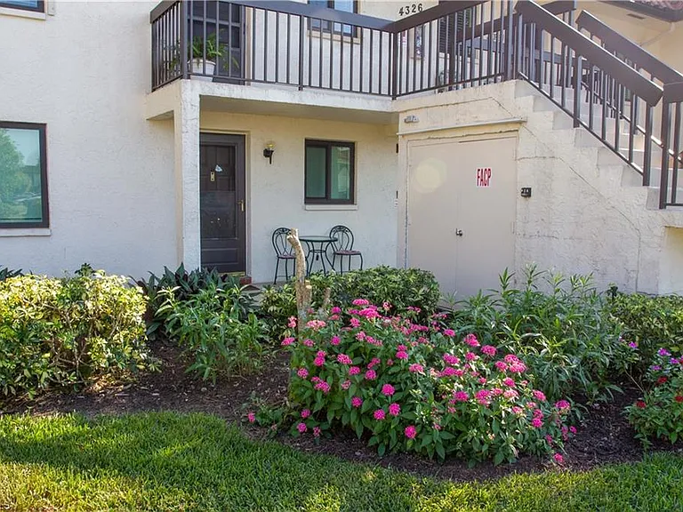 4326 27th Ct SW #103 — Photo 3