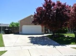 693 W 1900 N, Clinton, UT 84015