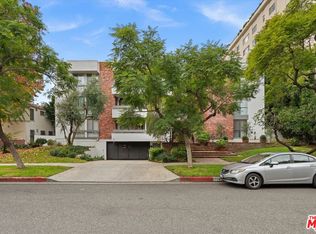 429 N Oakhurst Dr APT 203, Beverly Hills, CA 90210