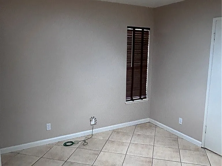 1271 N Emogene St — Photo 7
