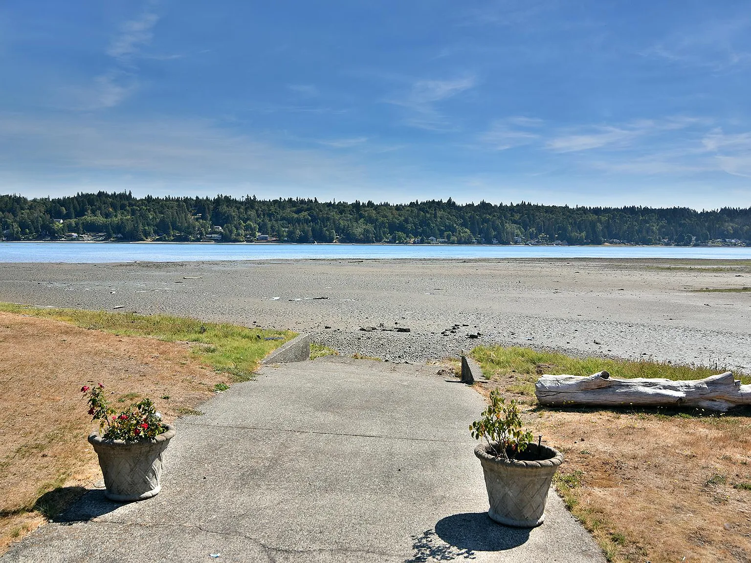 2 bed, 720 sqft, $1,300 — Photo 2