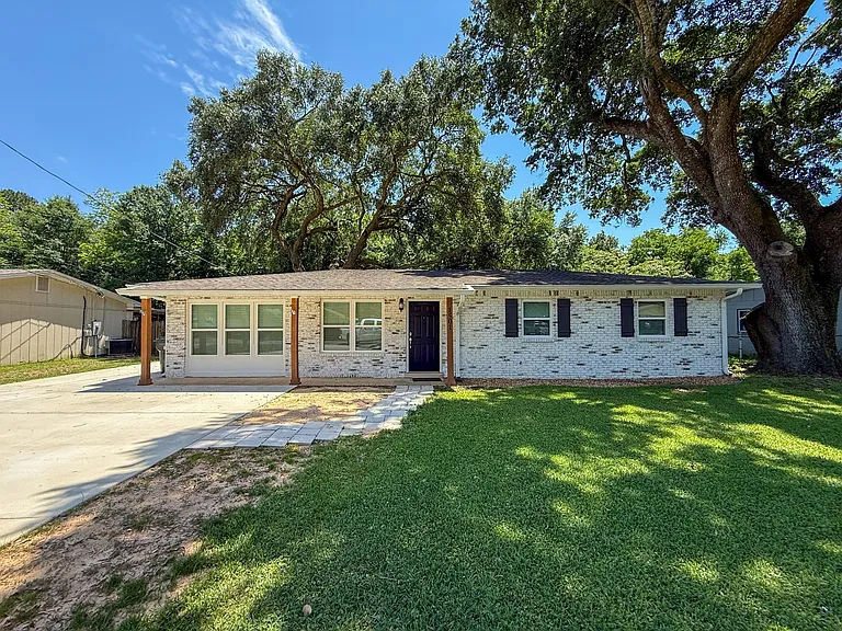 1501 Croquet Dr — Photo 1