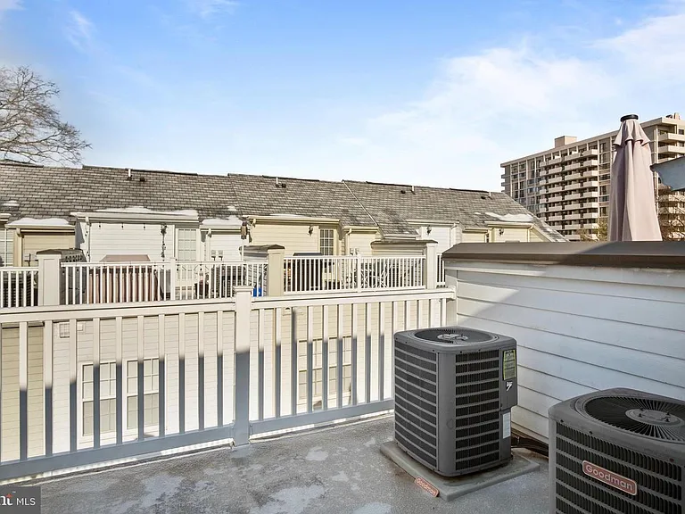 428 N Thomas St — Photo 32