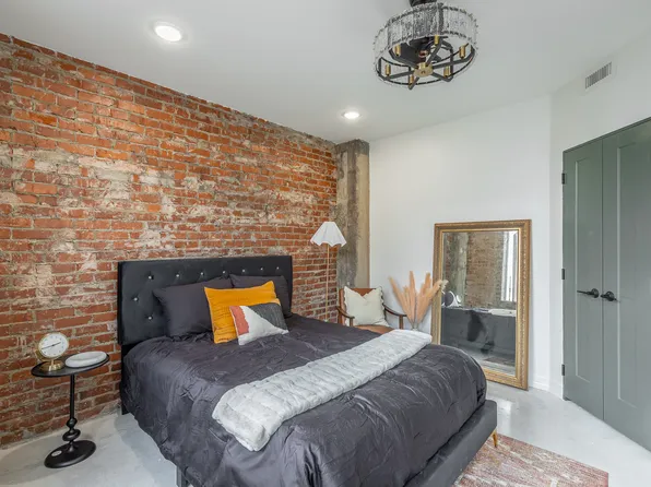 117 E 7th St #206, Chattanooga, TN 37402