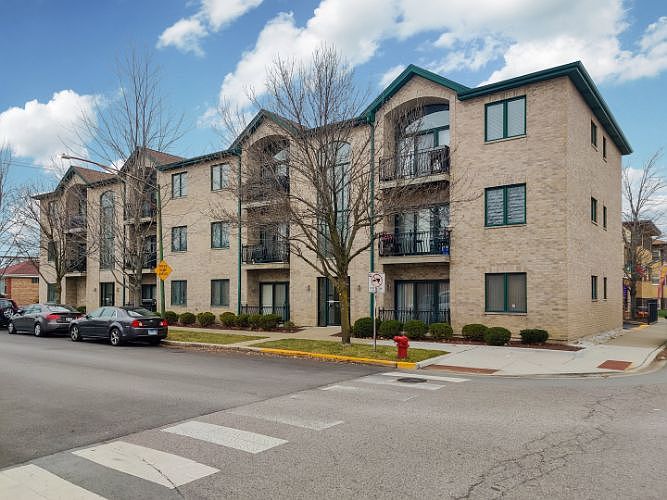 1st image of 3154 N Oleander Ave #1C