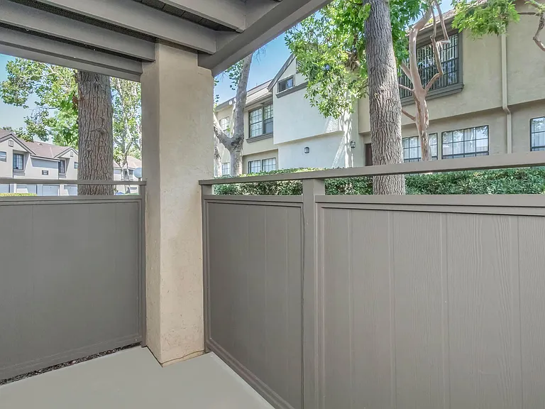 Oak Tree Court Apartment Homes — Photo 36