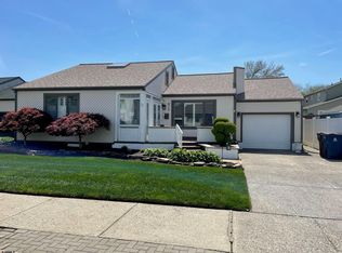 812 N Burghley Ave, Ventnor, NJ 08406