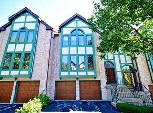 904 W Essex Pl, Arlington Heights, IL