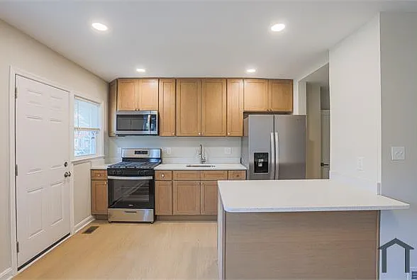 1554 Pentwood Rd — Photo 24