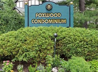 24 Foxwood Dr APT 2, Pleasantville, NY 10570