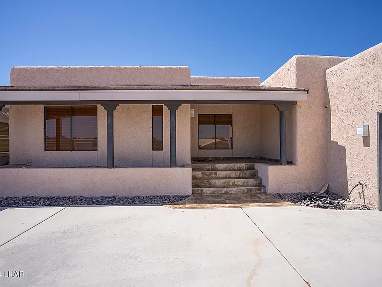 2253 Daytona Ave — Photo 2