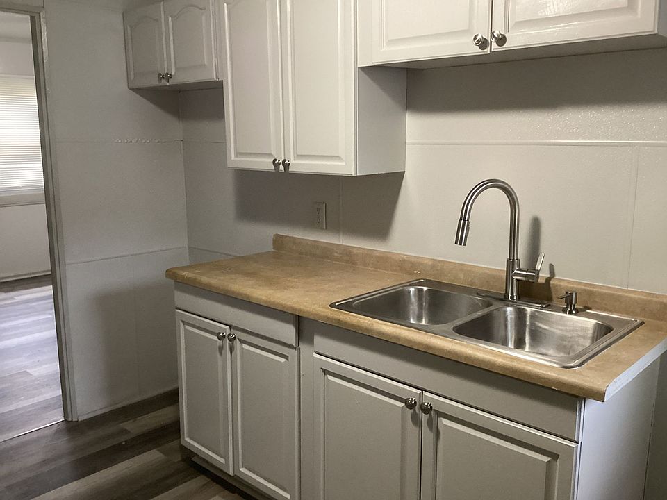 1st image of 3930 W Fairmount Ave