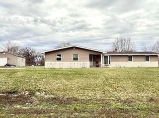18 Hollyhock, Riverton, IL 62561