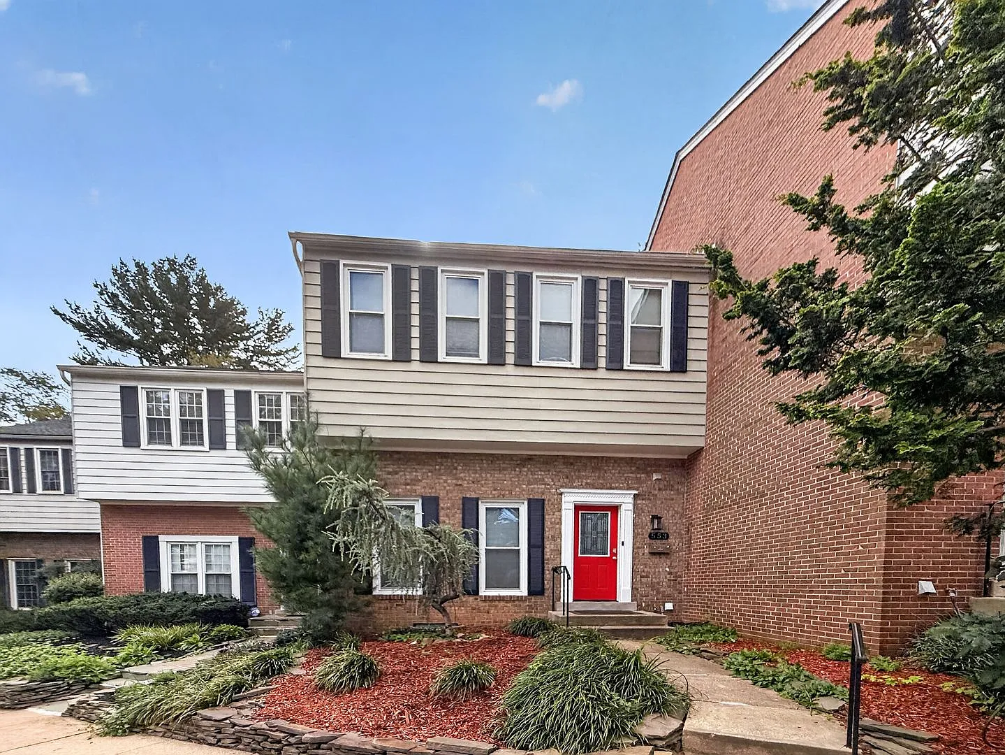 Spacious Updated TH - 4Bed/2.5Bath - Feeds to Wooton HS — Photo 1