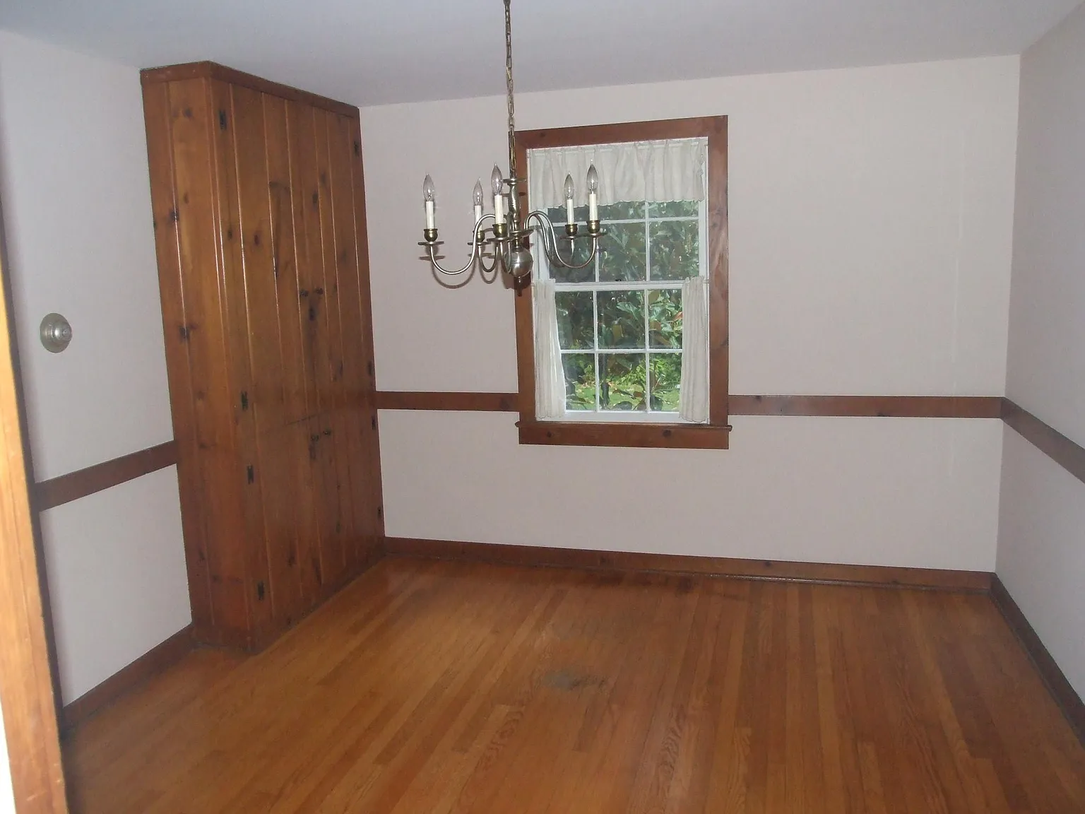 4 bed, 2.5 bath, 1400 sqft, $3,800 — Photo 3