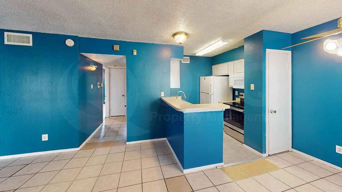 2 bed, 1.0 bath, 813 sqft, $1,025 — Photo 4