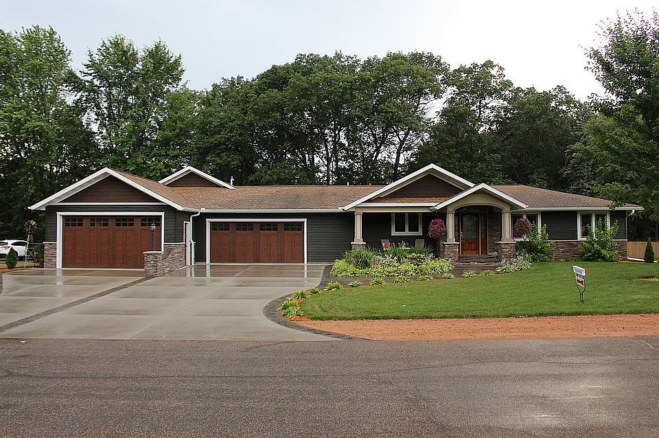 1st image of 301 Canterbury Dr