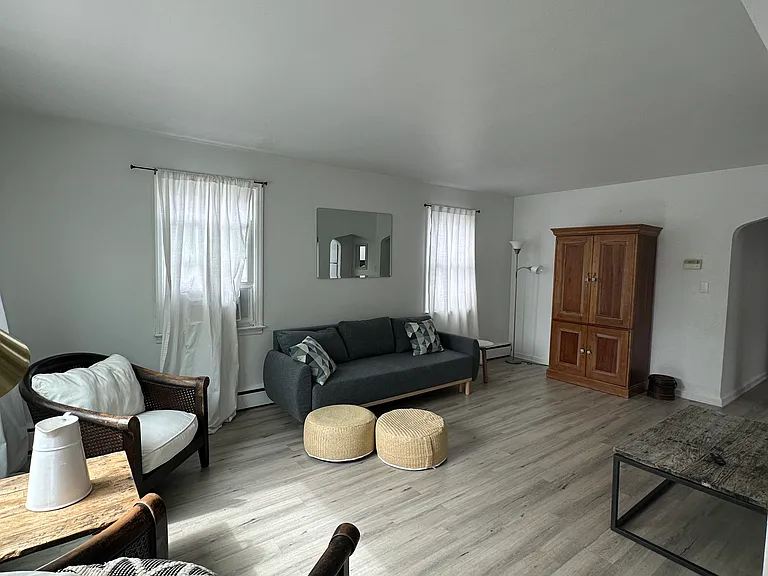 87 Cayuga Ave — Photo 10
