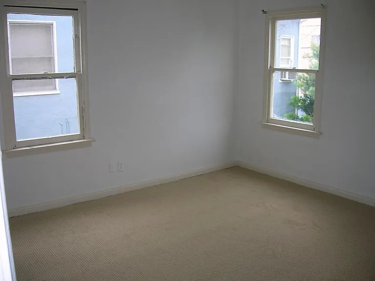 445 1/2 S Maple Dr — Photo 8