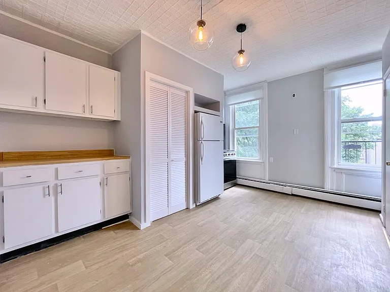259 3rd St #6 — Photo 9