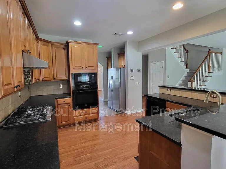 380 Simonton Crest Dr — Photo 4