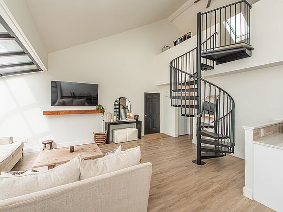 3rd image of 3 Port Royal Dr Unit 2