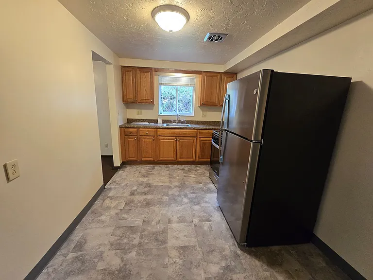 3 Bedroom Townhouse - Penn Hills School District - Available NOW! — Photo 7