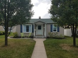 327 Holton Rdg, Crown Point, IN 46307